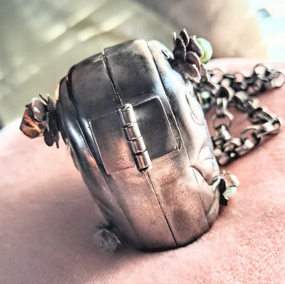 Vintage Victorian Revival Heart Locket Box Repoussé Pendant Necklace - Picture 5 of 10